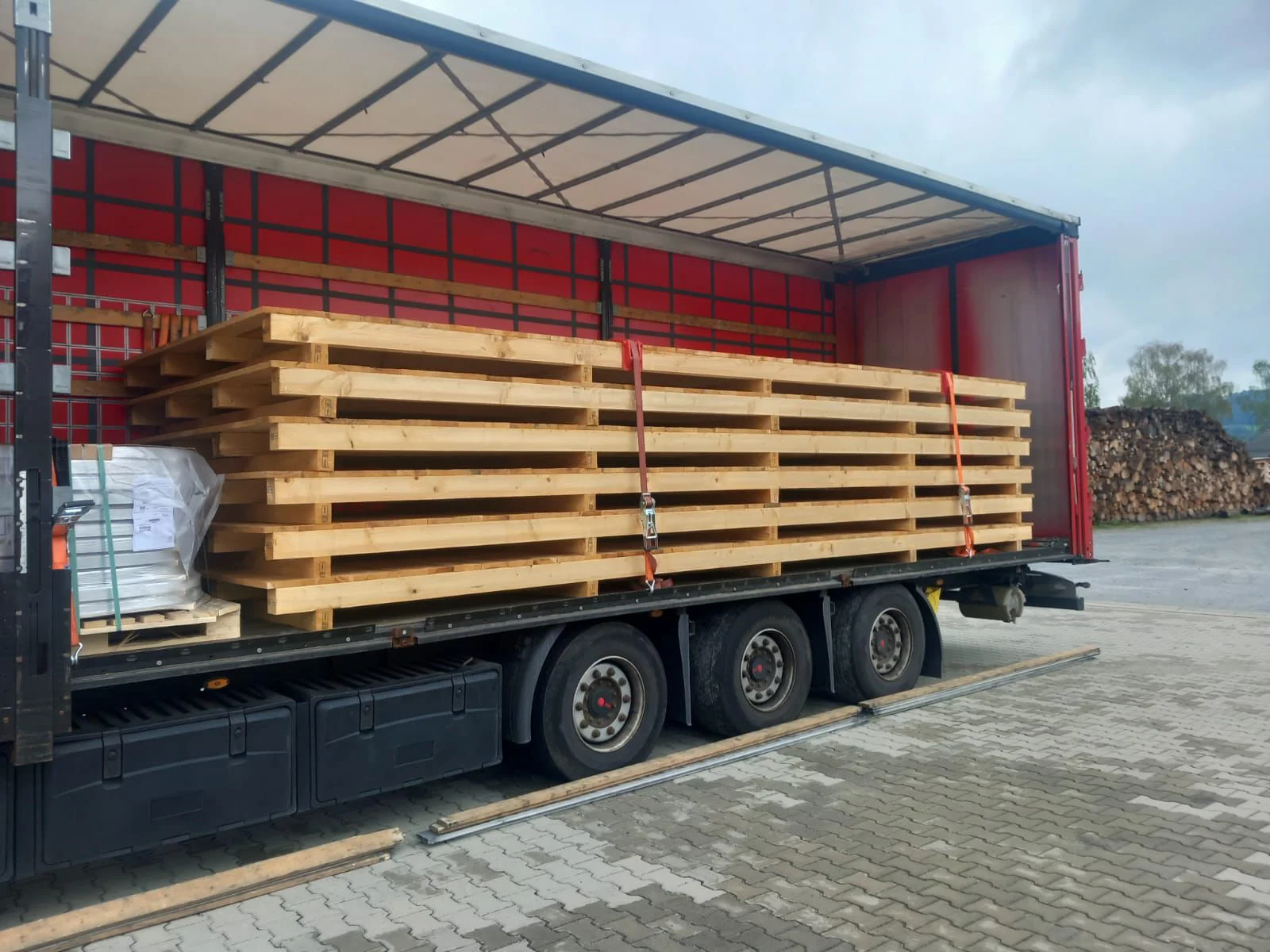 JMK Cargo přepravní společnost - Logistika, spedice, manipulace a skladování Šumperk, Olomouc, Hradec Králové