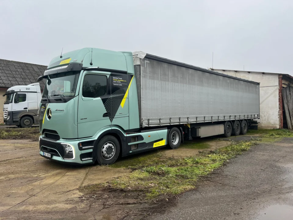 Vnitrostátní kamionová doprava - Přepravce JMK Cargo - Šumperk, Olomouc, Hradec Králové